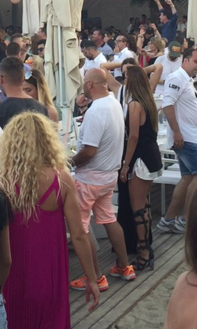 Cătălin Scărlătescu a flirtat cu două domnişoare în acealaşi timp, în Loft Mamaia