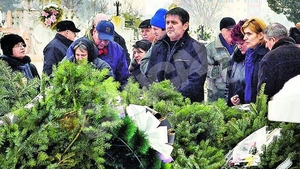 Marius Lacatus a venit din Spania la Brasov pentru funeralii! Si-a inmormantat mama in graba