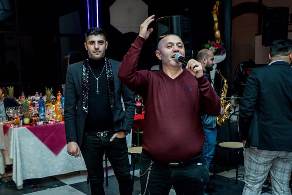 Ce mașină conduce Nicolae Guță pe străzile din București. Narcisa, fosta soție, l-a dat de gol