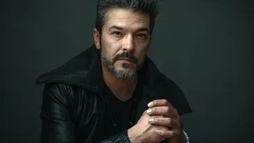 Adi Despot, criticat după ce s-a îmbrăcat într-un costum de iepure colorat cu roz: “Te-ai apucat de mocangit ca toate gloabele?”. Replica savuroasă dată de fostul jurat de la Vocea României