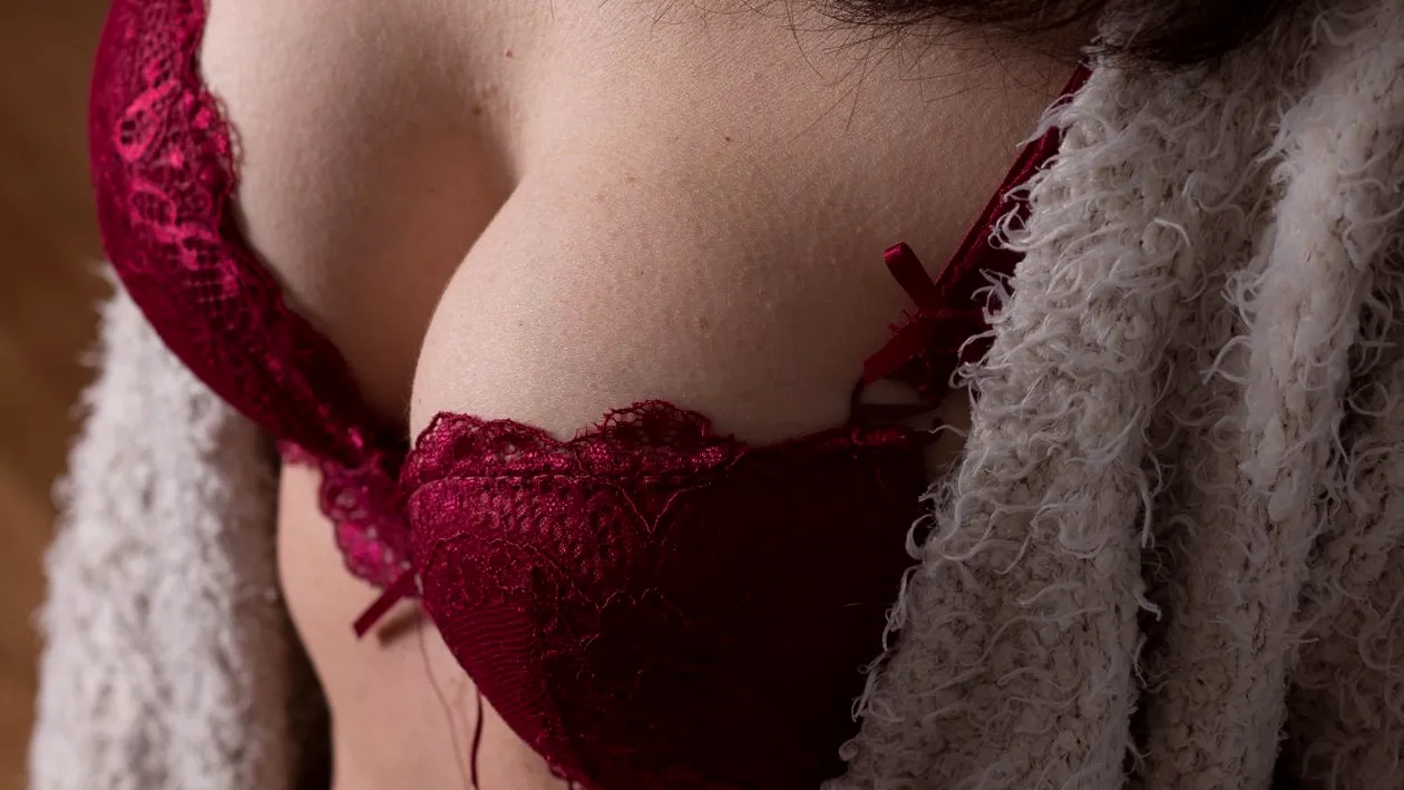 BANC | ”Știți de ce femeile cu sânii mici sunt harnice?”