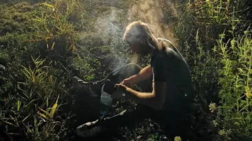 VIDEO | Bărbat salvat de la înec de doi pescari la Arad! Au crezut că e un pește uriaș