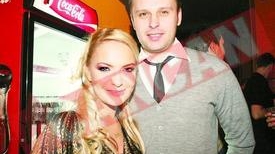 Andreea Antonescu a fost ceruta de sotie in masina