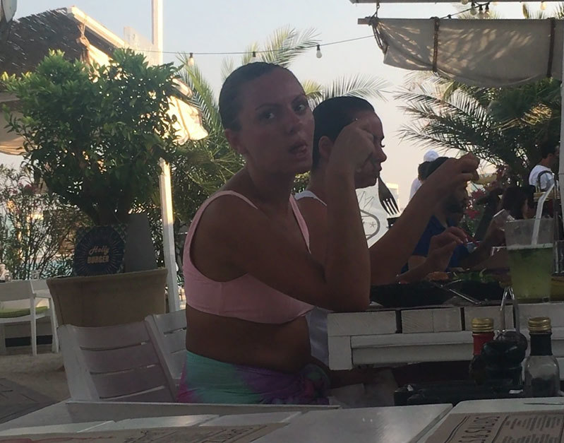 Este foarte posibil ca Alexandra să fi făcut abuz alimentar la mare