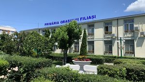 Locuitorii din Filiaşi, județul Dolj, sfătuiţi prin staţii radio să stea acasă