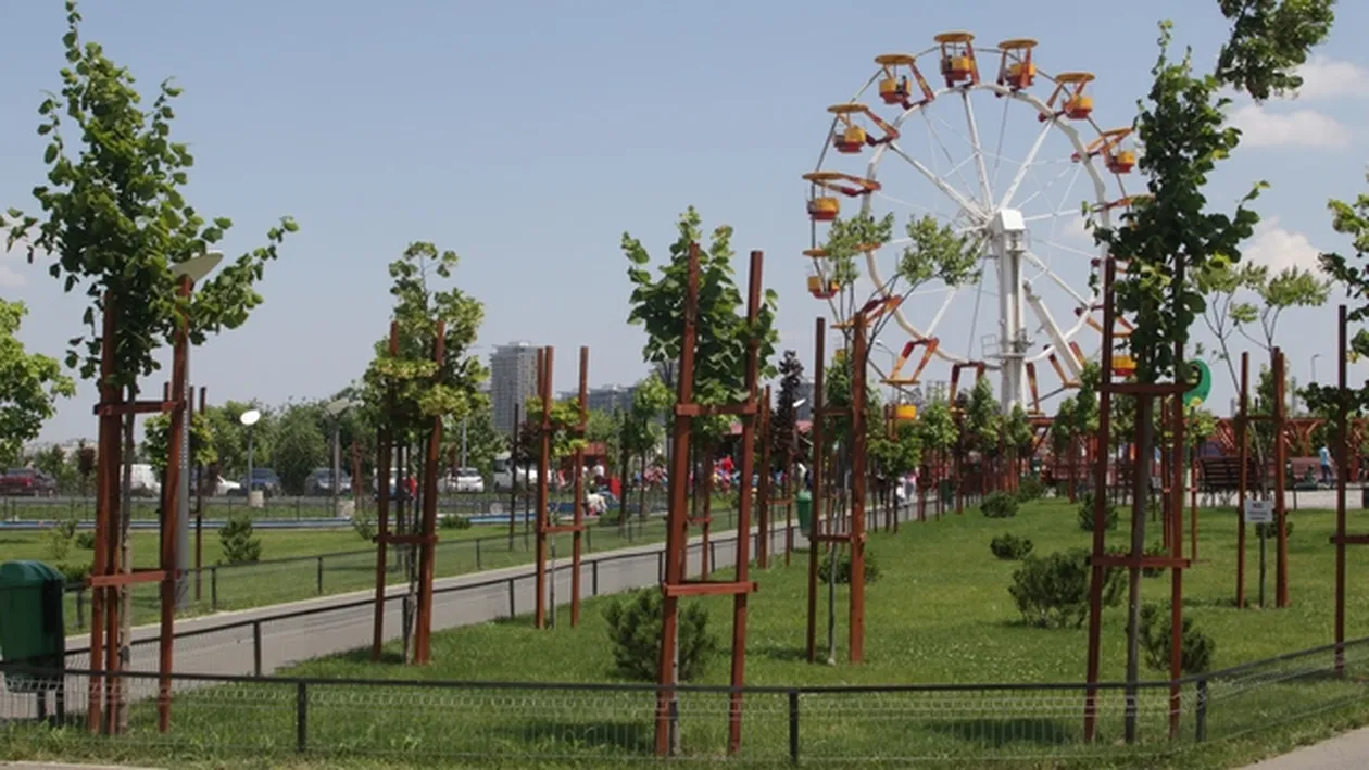 Baietii au incins gratarele, fetele au facut topless! Vezi cum au petrecut bucurestenii de Rusalii!