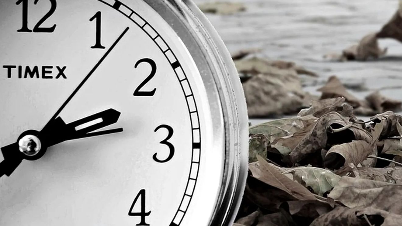 De ce timpul pare că trece mai repede pe măsură ce îmbătrânim. Explicația psihologilor români