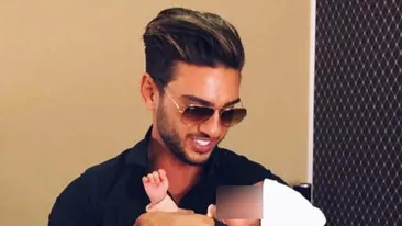 DORIAN POPA s-a pozat cu bebeluşul după ce l-a botezat. Imaginile care or să înroşească butonul de like