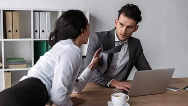 BANC | Prin firmă circulă un zvon: Secretara a născut un copil care seamănă cu directorul