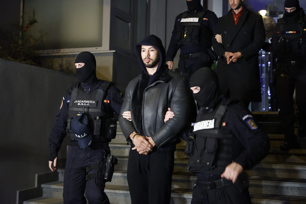 Tristan și Andrew Tate rămân în arest, după o decizie a procurorilor dată în urmă cu două zile (Foto: CANCAN.RO)