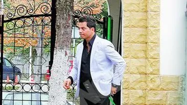 Nevasta nu-l iarta, asa ca se roaga la Dumnezeu sa-l ierte El! Jean de la Craiova s-a dus la biserica lui de suflet!