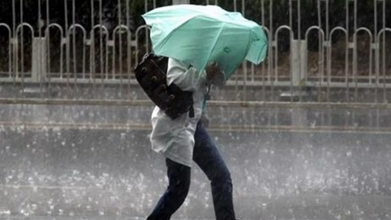 COD GALBEN! Zonele din Romania care vor fi maturate de VIJELII azi si maine. Ne asteapta grindina si descarcari electrice