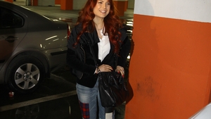 Ce bone filipineze...Elena Gheorghe si sora ei fac cu schimbul la "crescut copii"!