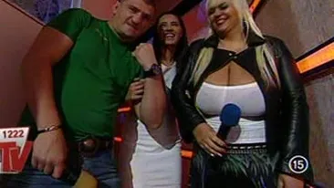 VIDEO Raluca Badulescu l-a dat pe spate pe Catalin Morosanu cu sanii imensi si cu unghiile de aur: Sunt o fita si sunt foarte scumpe! Vezi de ce nu i-ar lua iubitei niciodata asa ceva