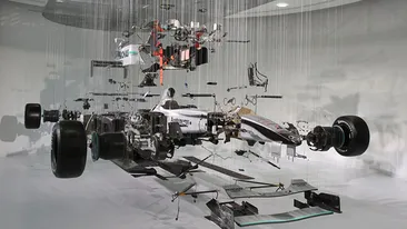 Mercedes a explodat masina lui Schumacher pentru a demonstra cat este de speciala!