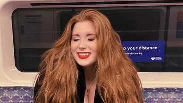 Tânăra din imagine a fost părăsită de iubitul ei din cauza costumului de Halloween. Cum s-a îmbrăcat