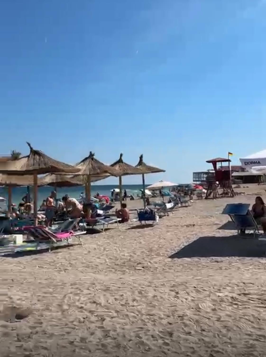 Vama Veche, ca în mijlocul verii pe 19 septembrie! Turiștii fac plajă și baie, iar apa e ca în Grecia