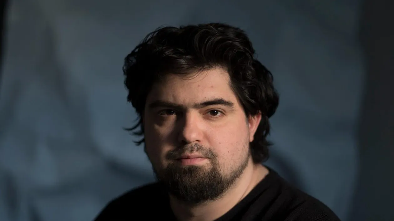 Editura Hyperliteratura retrage de pe piață cartea lui George Burcea. Directorul editurii îl critică dur pe actor