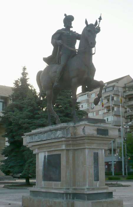 Aşa arăta iniţial statuia lui Mihai Viteazu de la Târgovişte