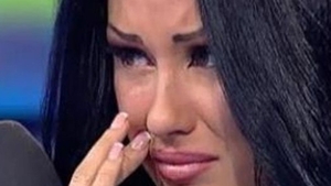 Vrea sa uite cu orice pret ca a fost parte din ea! Cruduta sufera pana la sange pentru a scapa definitiv de Nila!