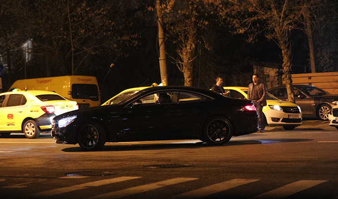 Bozo, cu Mercedes-ul în oraş