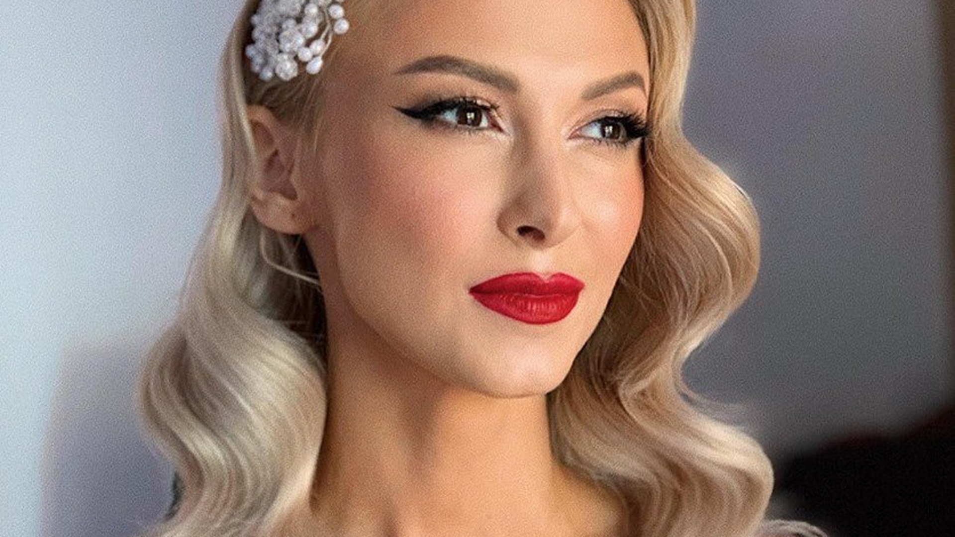 Andreea Bălan, emoții în cea mai importantă zi. Vedeta a arătat spectaculos în rochia brodată cu mesaje de dragoste