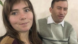 Amanta lui Viorel nu se lasă. Vulpița s-a trezit cu Elena la ușă și s-a lăsat cu scandal monstru: „Îl iubesc!