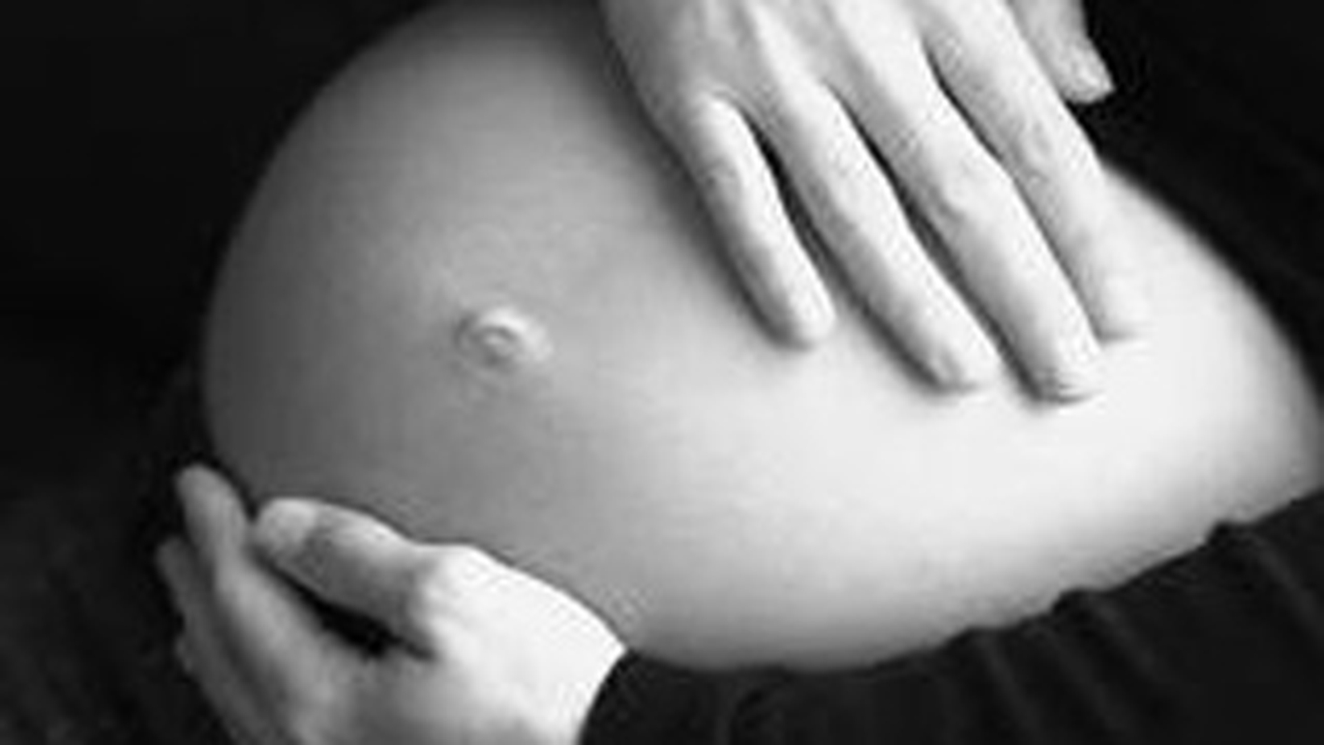 Ingrozitor! O femeie de 34 de ani din Gorj si-a provocat avort in luna a saptea si si-a ingropat fetusul in gradina!