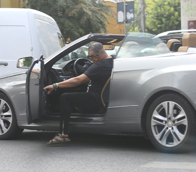 Serghei Mizil se urmă în decapotabilă pentru a pleca