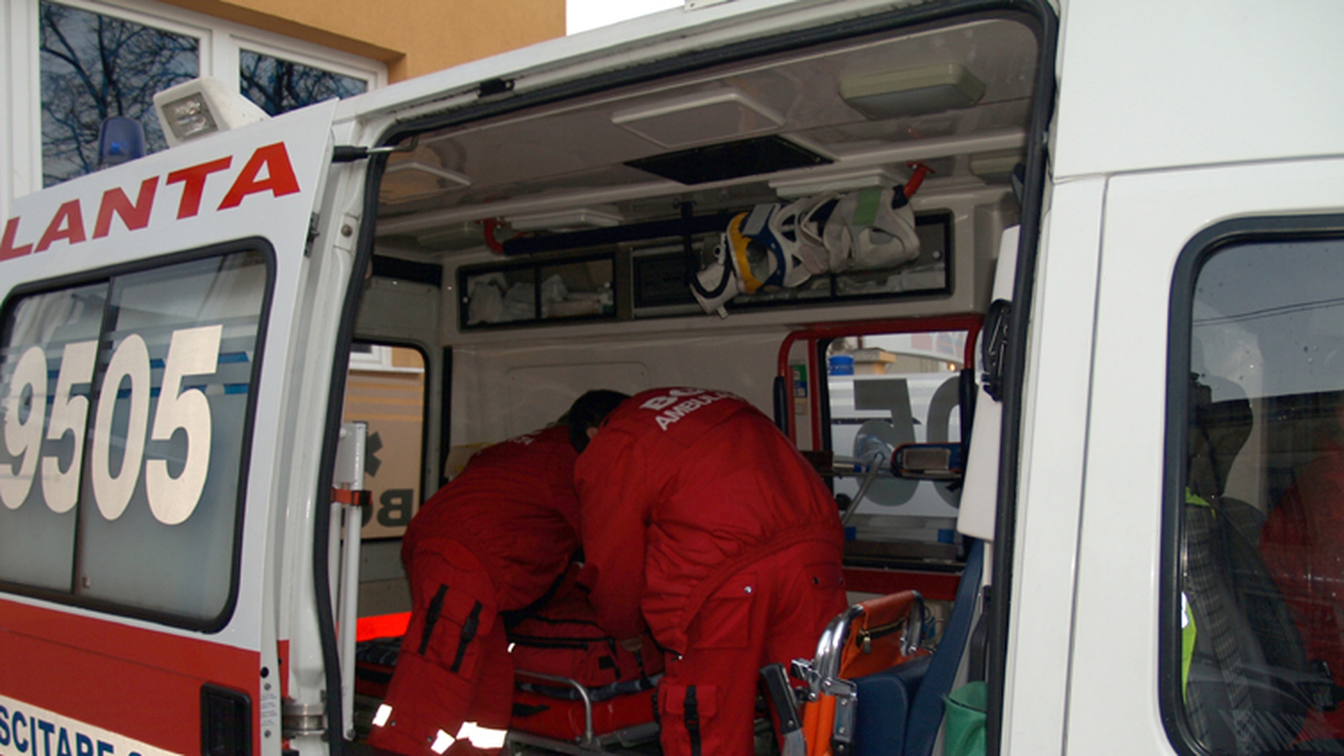 In coma alcoolica la 11 ani. Baiatul, care este din Vaslui, a aspirat in plamani din propria voma