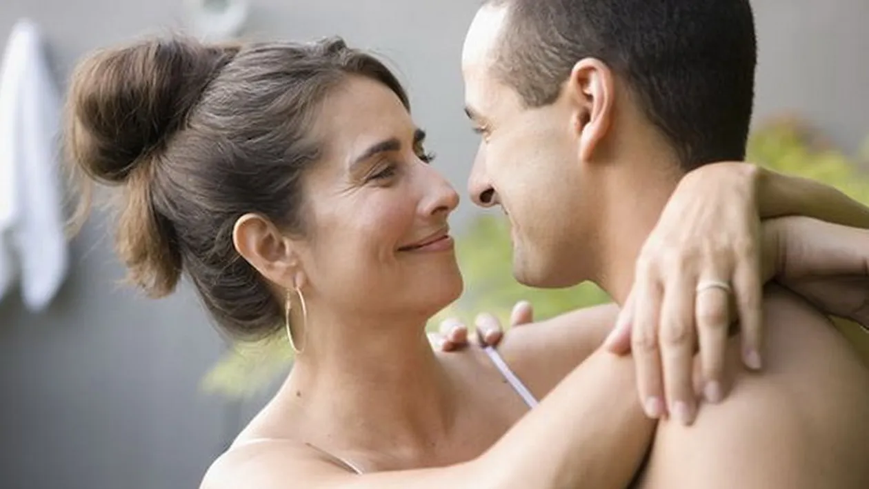 La 16 ani, are o relatie cu o femeie de 51 de ani! Ce vrea sa faca tanarul cu ea i-a SCANDALIZAT pe parinti!