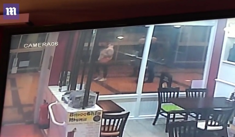 Au apărut noi imagini cu fostul spion rus și fiica lui, care au fost otrăviți. Cine era împreună cu ei cu câteva minute înainte să se prăbușească din cauza substanței ingerate