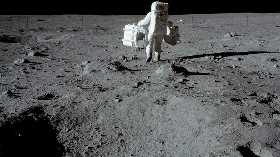 Mintea americanilor din anii '50 ai secolului trecut! Au vrut sa bubuie o bomba nucleara pe Luna