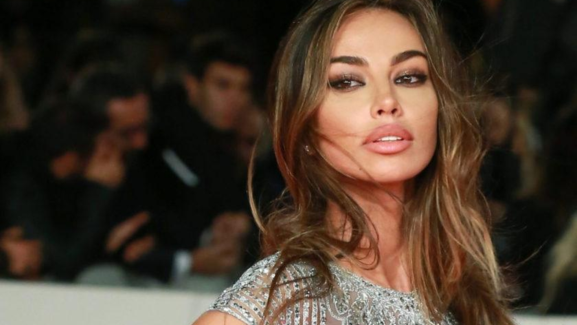 Mădălina Ghenea, jefuită pe aeroportul Fiumicino din Roma! Paguba este una considerabilă: bijuterii de lux și alte obiecte de valoare  