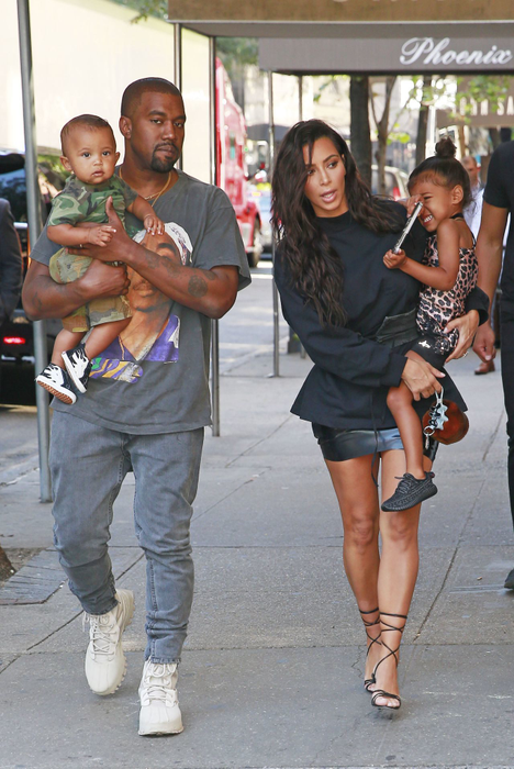 Kim Kardashian şi Kanye West au devenit din nou părinţi! „E cel mai mare dar pe care îl poate primi cineva”