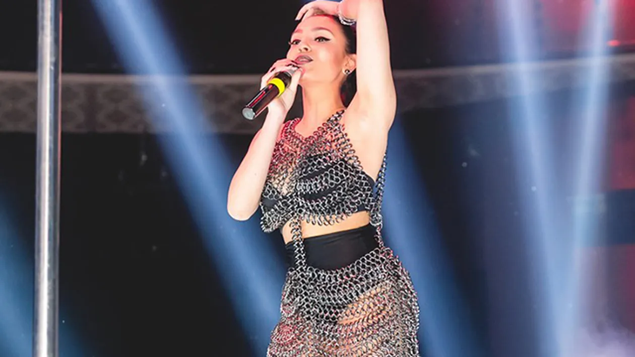 Cum a putut sa iasa Carmen Minune in club! Si-a luat o pereche de pantaloni scurti si s-a vazut...