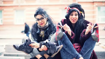 DJ Wanda a socat Amsterdamul alaturi de sosia lui Amy Winehouse! Fetele au facut iures pe strazile orasului! Super-imagini!