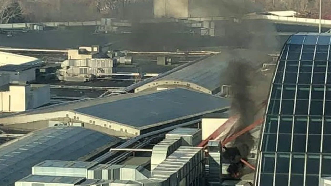 Incendiu la AFI Cotroceni, au început să sune alarmele din interior. Se intervine de urgență