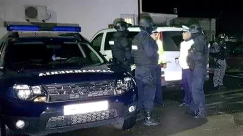 Alertă în satul lui Dolănescu: Sunt Mohamed şi am pus o bombă în maşina primarului