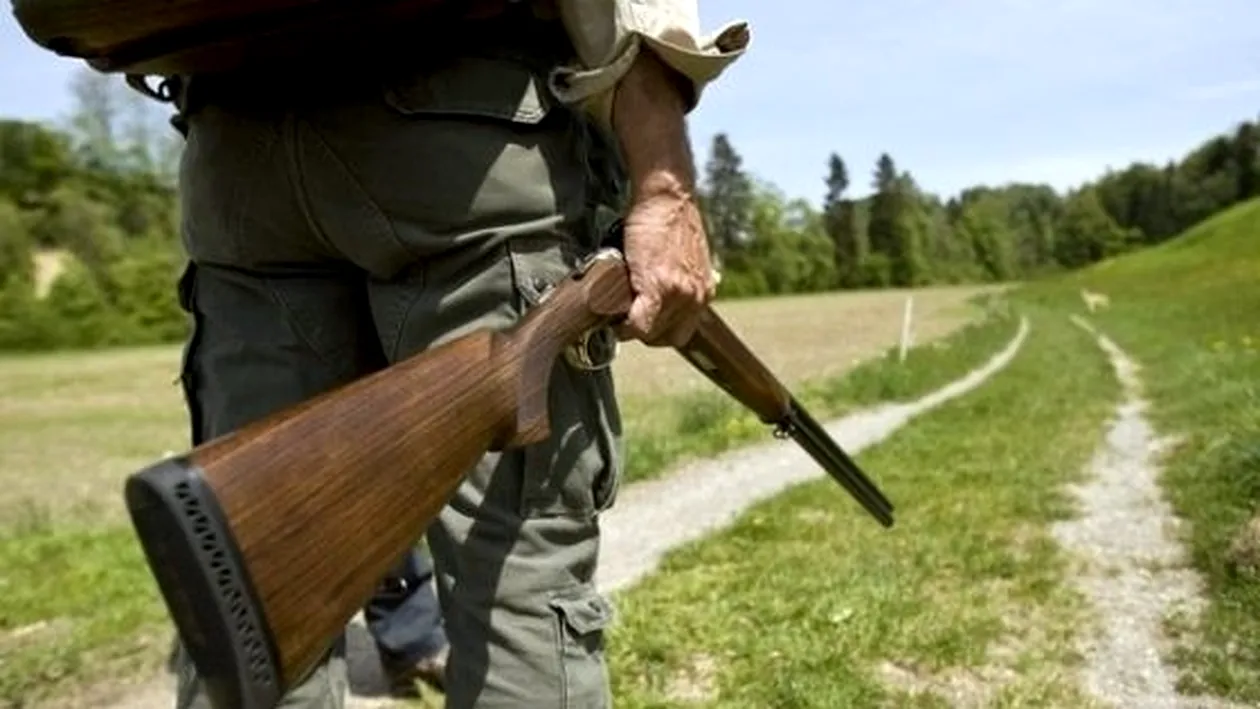 Copil de 13 ani, împuşcat la o partidă de vânătoare din Vaslui. În ce stare se află puştiul
