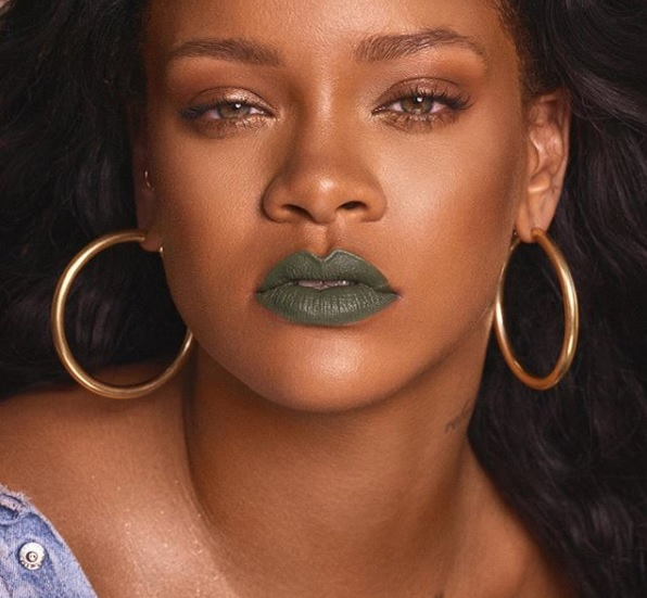 Rihanna s-a îngrăsat enorm. Cum arată acum