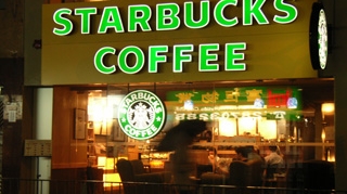 Premiera pentru Starbucks! Prima greva din istoria companiei i-a lasat masca pe sefi!