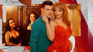 A scos piesa în pielea goală! A pus-o pe Larisa Drăgulescu să se sărute cu Jasmina în videoclipul său, apoi...