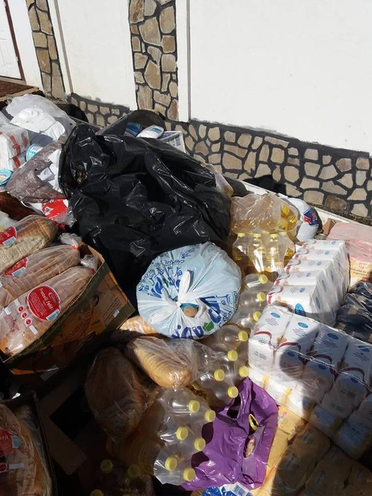 Un tânăr din Suceava le-a dus ajutoare celor 120 de orfani ai părintelui Negrea! După moartea preotului, copiii au nevoie de ajutor!