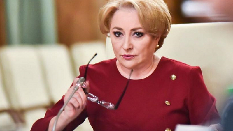 Apariție neașteptată a fostului premier! Viorica Dăncilă, fotografiată la coadă la Starbucks