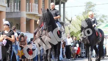 Inmormantare de milioane pentru Dan Finutu si sotia acestuia. S-au calcat in picioare pentru banii aruncati in intersectii