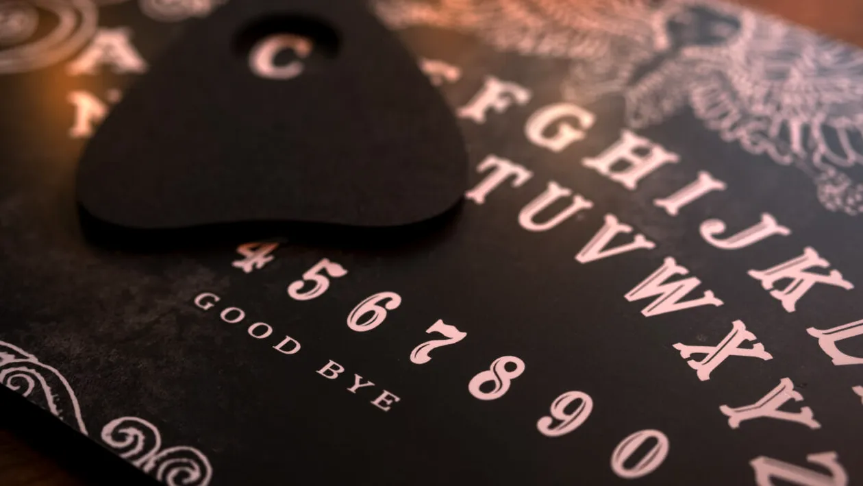 Horoscop rune 17 decembrie 2025! Laguz le schimbă energia și magnetismul acestor persoane