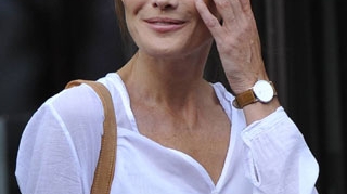 Carla Bruni, invitata de Lavinia Sandru la o dezbatere despre romi!
