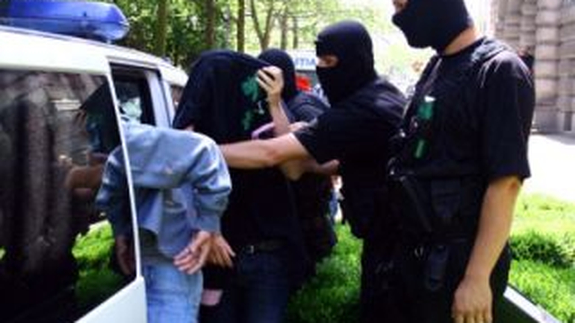 Trei dealeri de heroina din Bucuresti, care distribuiau droguri in Sectoarele 1 si 3, au fost arestati