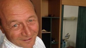 Prima fotografie cu fiica Elenei Basescu! Presedintele Romaniei a lacrimat cand a tinut-o in brate! Vezi cat de fericiti sunt